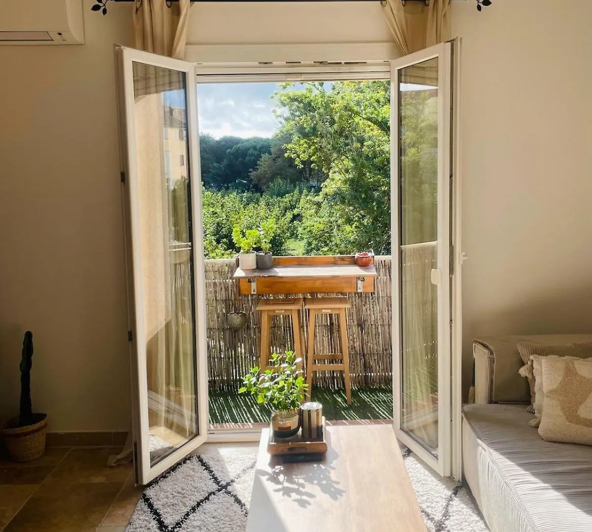 Appartement Centre Ville Cogolin